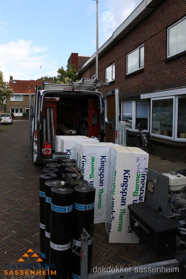 Levering van Kingspan isolatieplaten en bitumenrollen voor dakproject in Sassenheim Levering van Kingspan isolatieplaten en bitumenrollen voor dakproject in Sassenheim